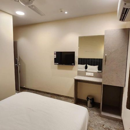 Peace International Hotel Mumbai Ngoại thất bức ảnh